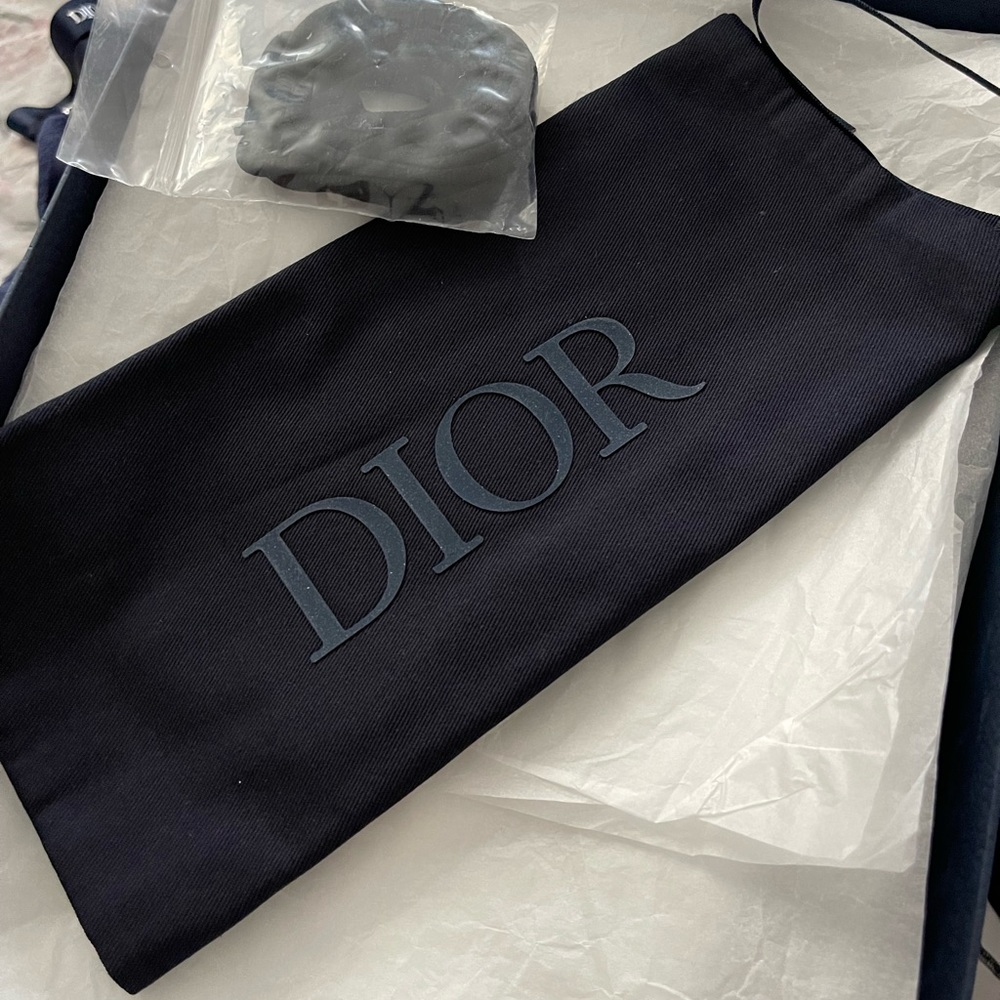 New dior men sneakers size 41 never worn comes with box dustbag and extra laces - Picture 4 of 6